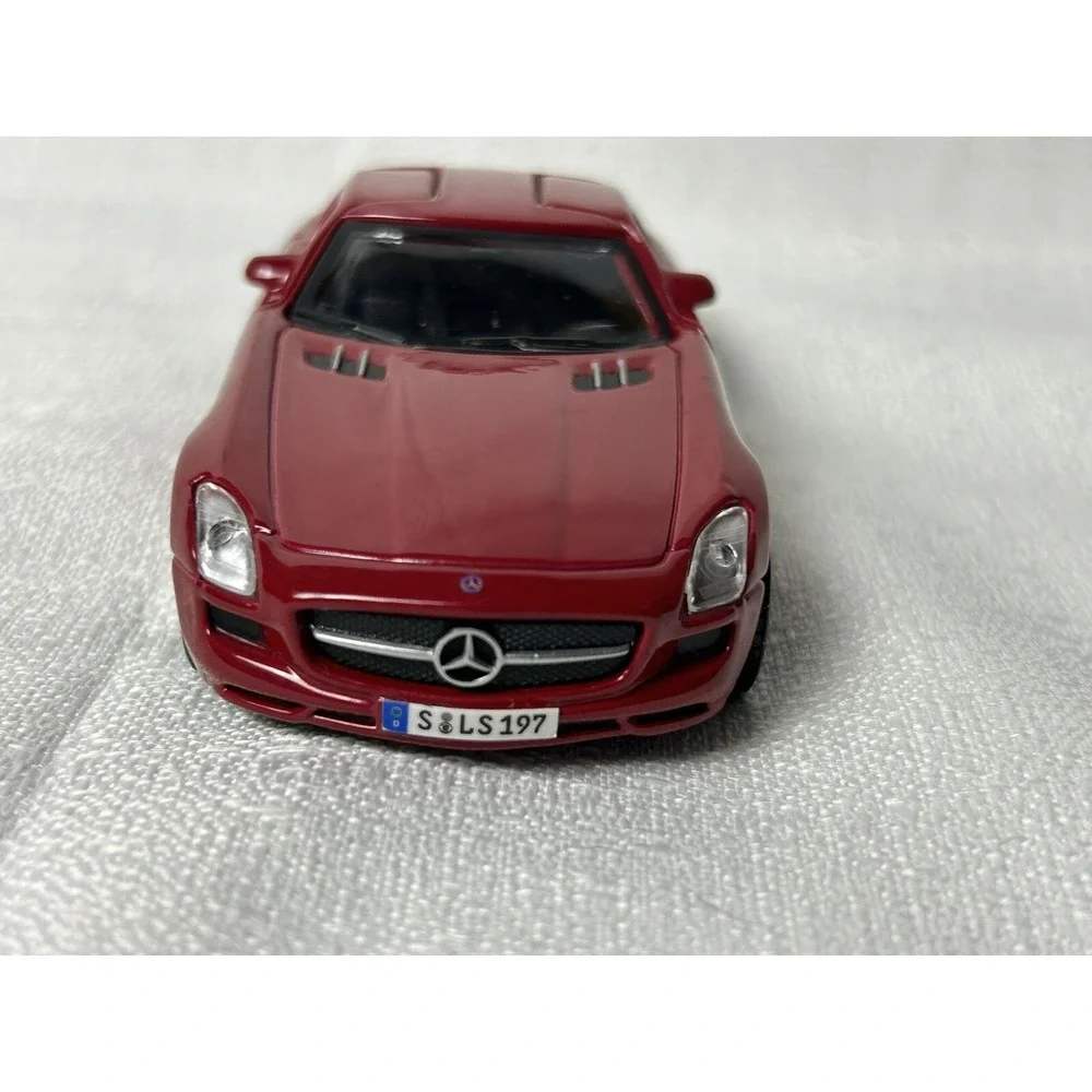 MAISTO Mercedes-Benz SLS AMG Die Cast Car 1/40 Scale‎ Red Doors Open